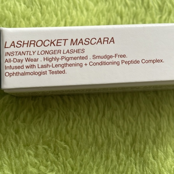 FRECK Beauty LASHROCKET MASCARA with Lash Enhancing Peptides BLACK NWT - Picture 2 of 4